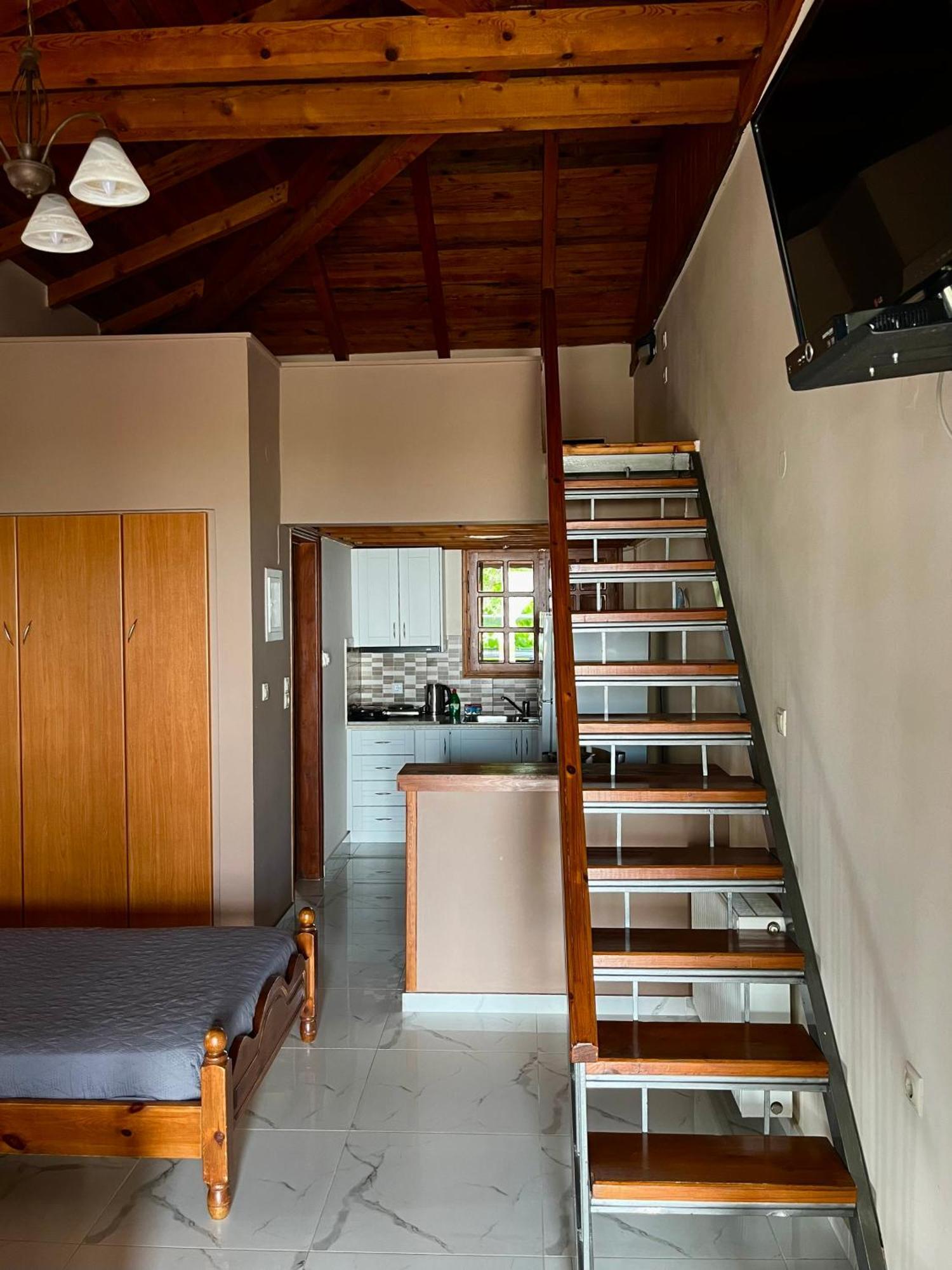 Studios Resbithas Gythio Esterno foto